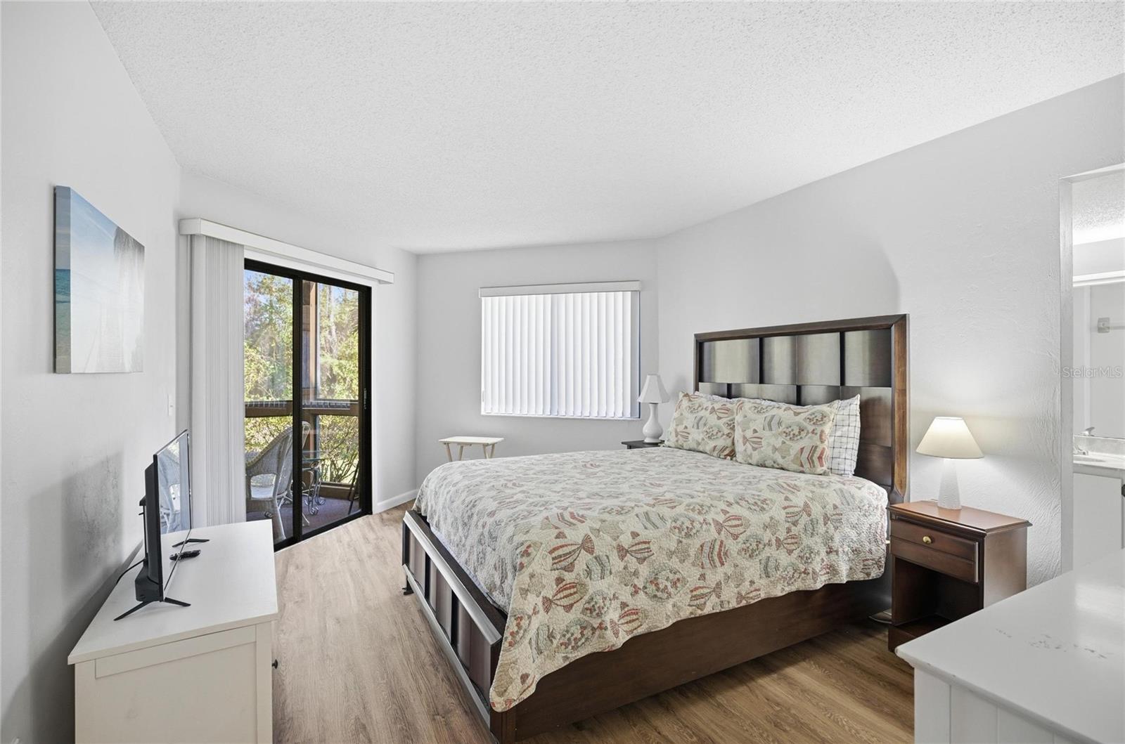 Image 27 of 74 For 31 Oxford Lane