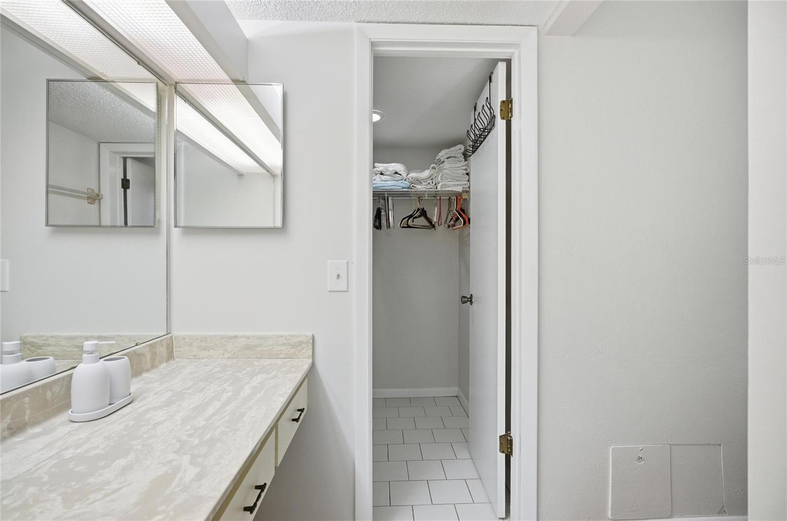 Image 33 of 74 For 31 Oxford Lane