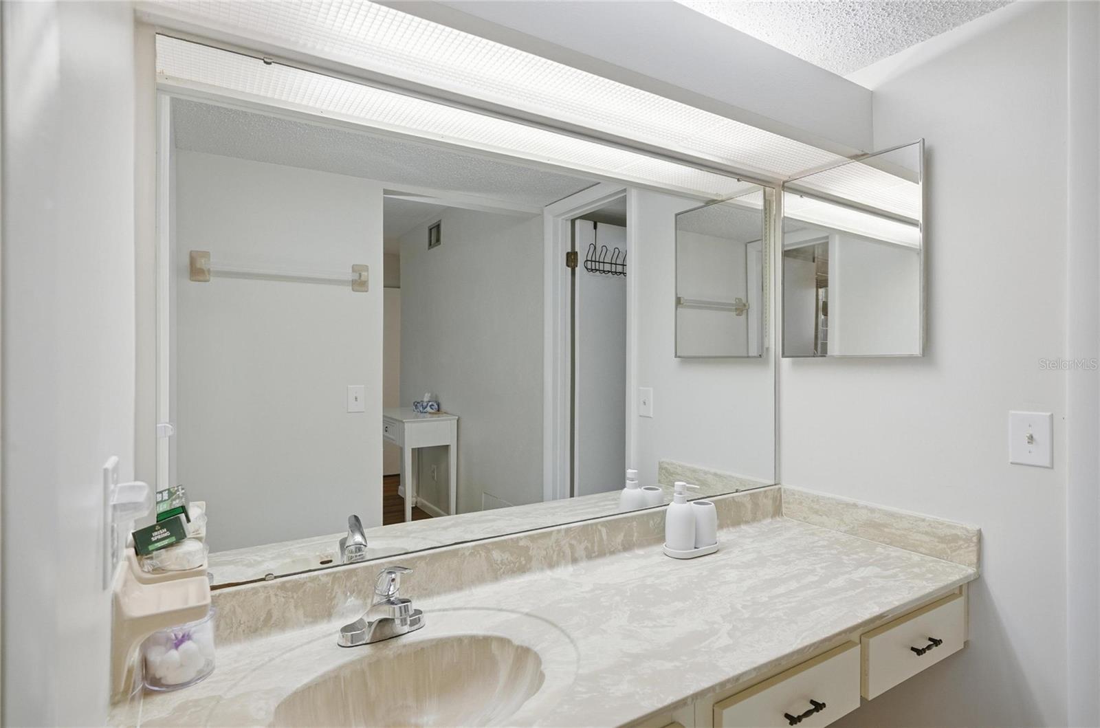 Image 37 of 74 For 31 Oxford Lane