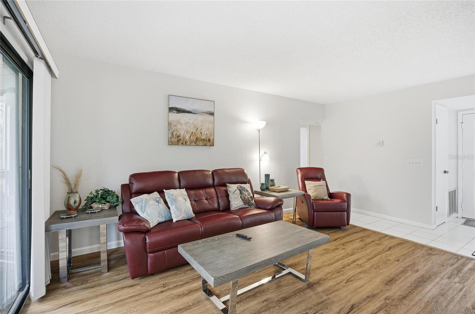 Image 9 of 74 For 31 Oxford Lane