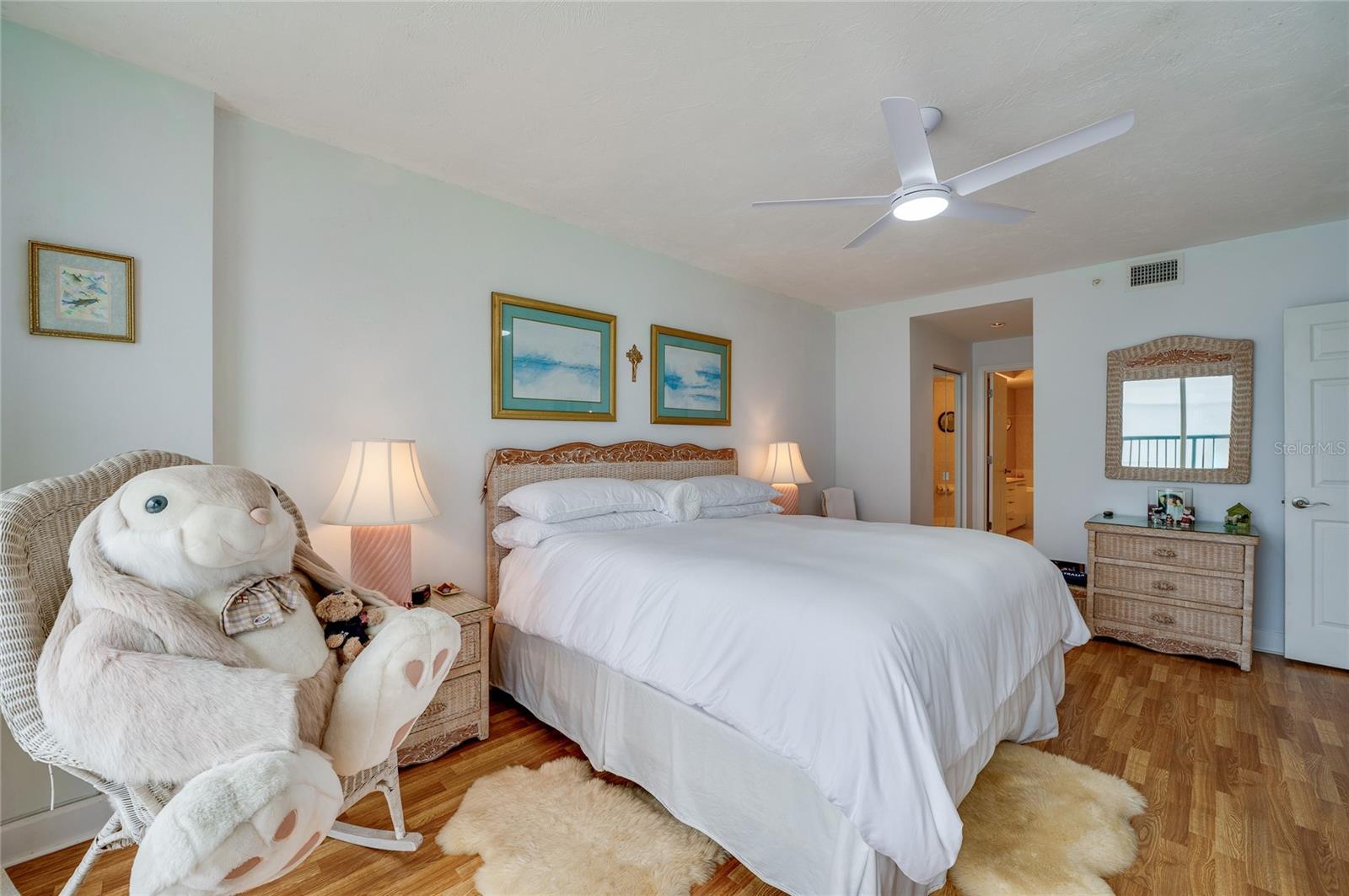 Image 17 of 31 For 4565 Atlantic Avenue 5708