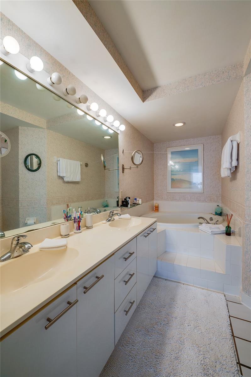 Image 18 of 31 For 4565 Atlantic Avenue 5708