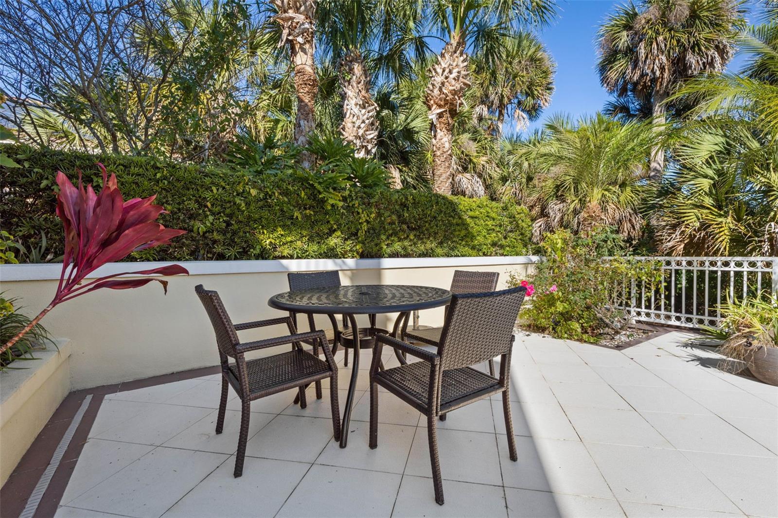 Image 32 of 100 For 131 Island Estates Parkway