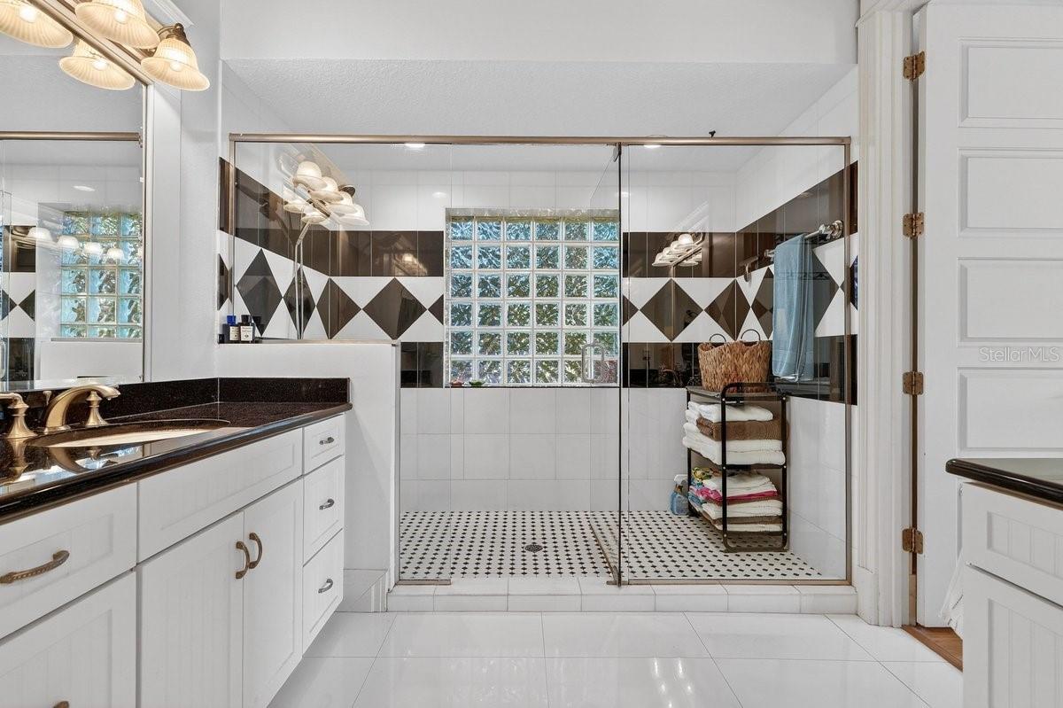 Image 27 of 65 For 29 Oak View Circle E