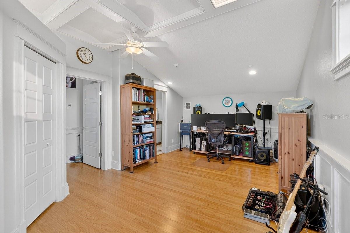 Image 35 of 65 For 29 Oak View Circle E