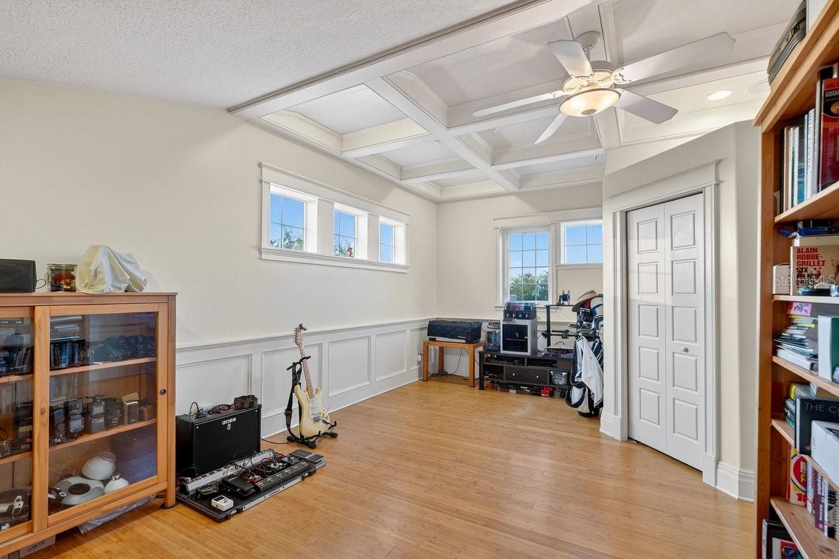 Image 36 of 65 For 29 Oak View Circle E