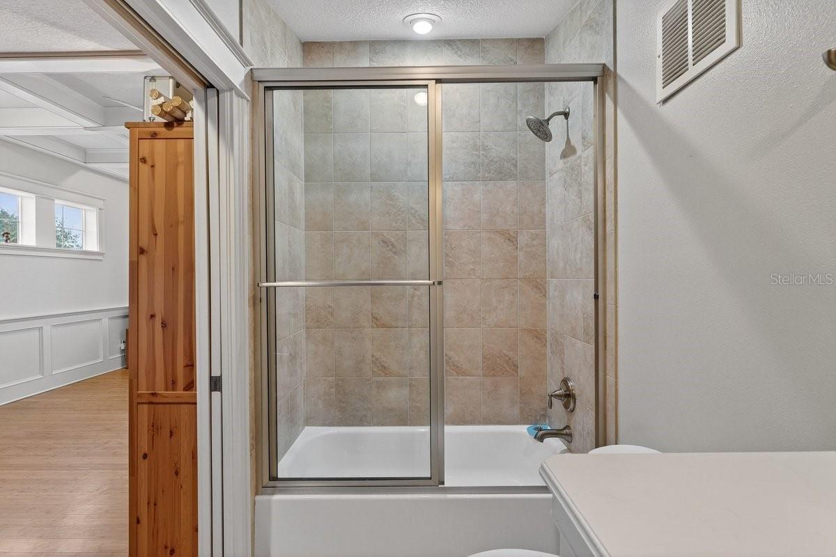 Image 38 of 65 For 29 Oak View Circle E