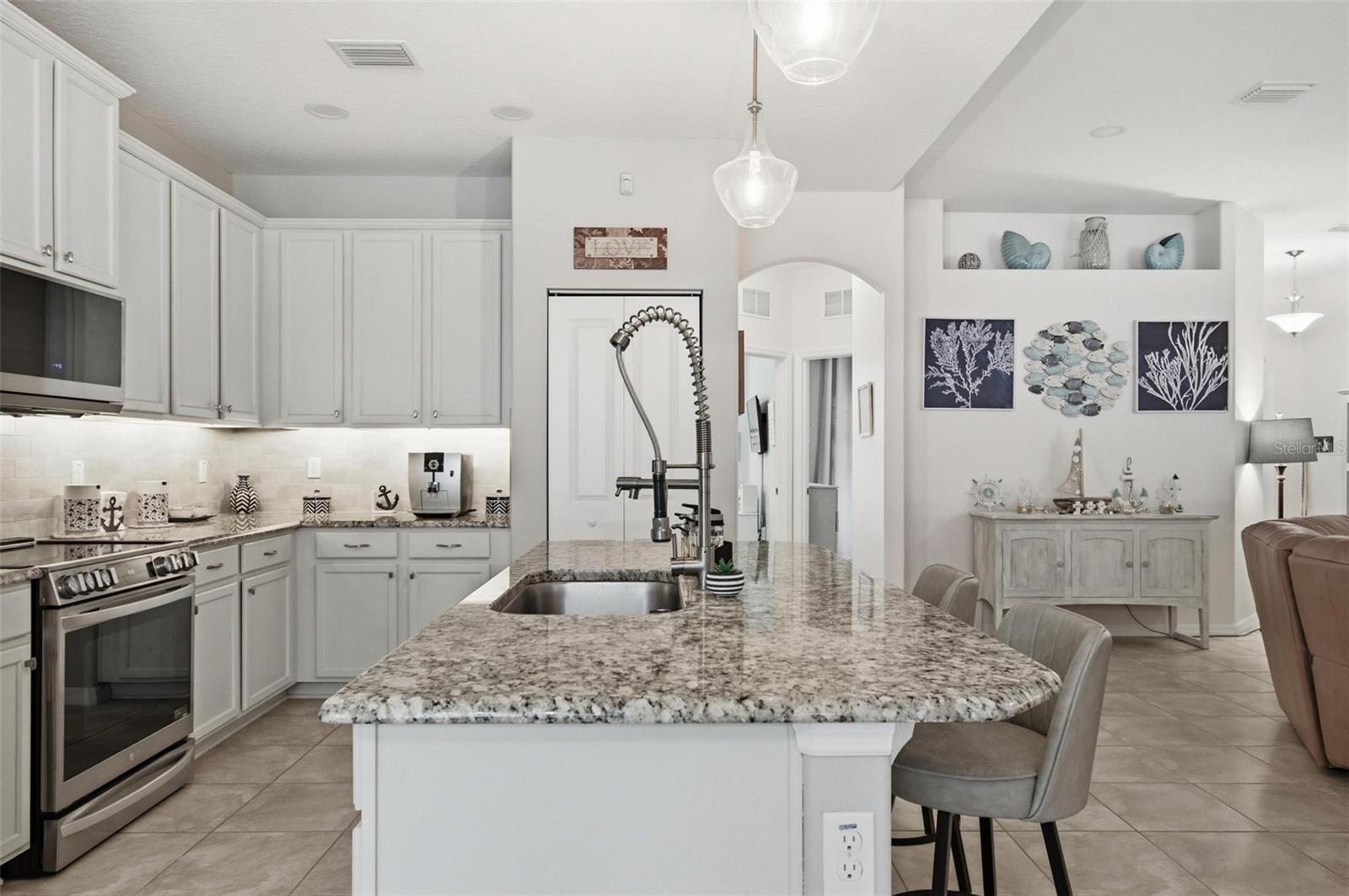 Image 19 of 46 For 15 Pineapple Drive