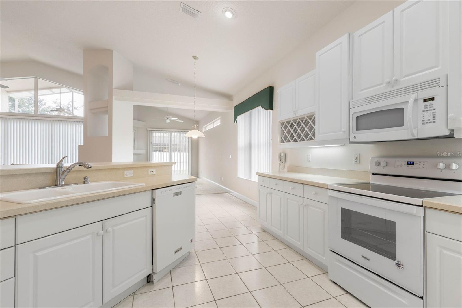 Image 14 of 49 For 24 Essex Lane