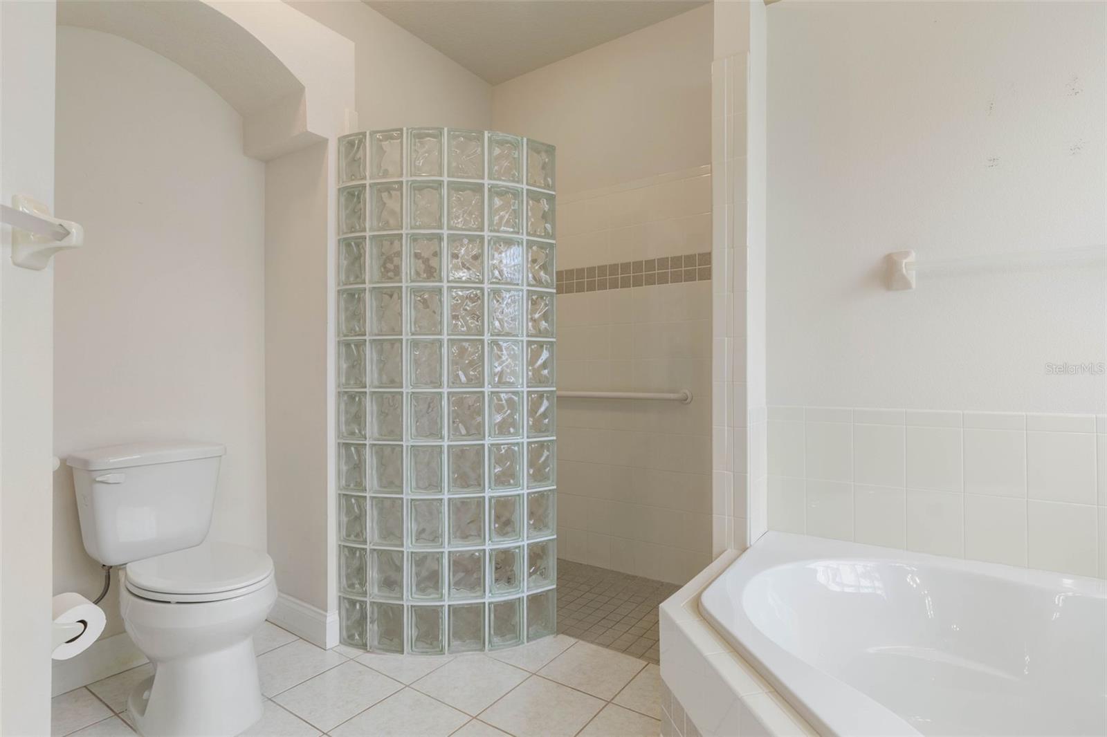 Image 23 of 49 For 24 Essex Lane