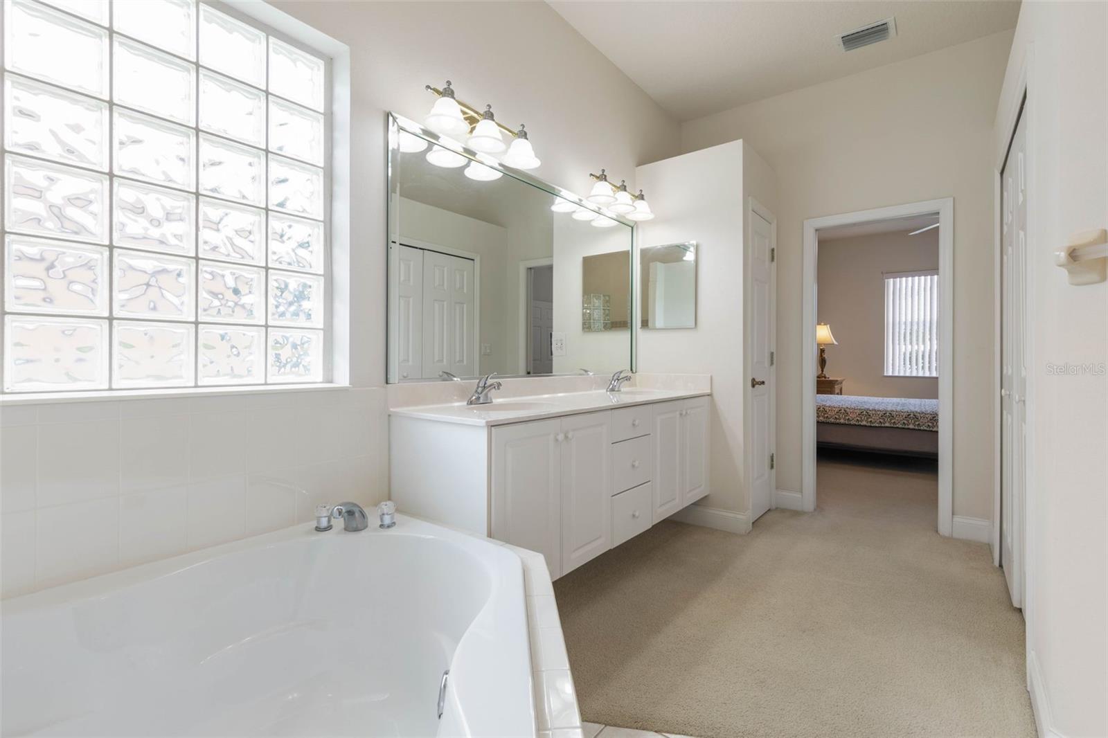 Image 25 of 49 For 24 Essex Lane