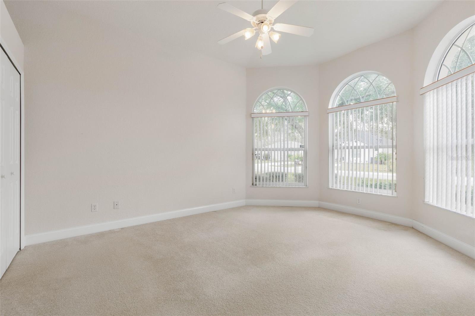 Image 27 of 49 For 24 Essex Lane