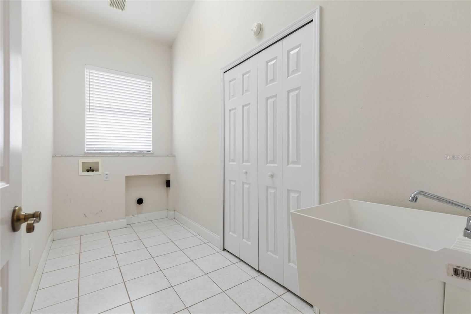 Image 36 of 49 For 24 Essex Lane