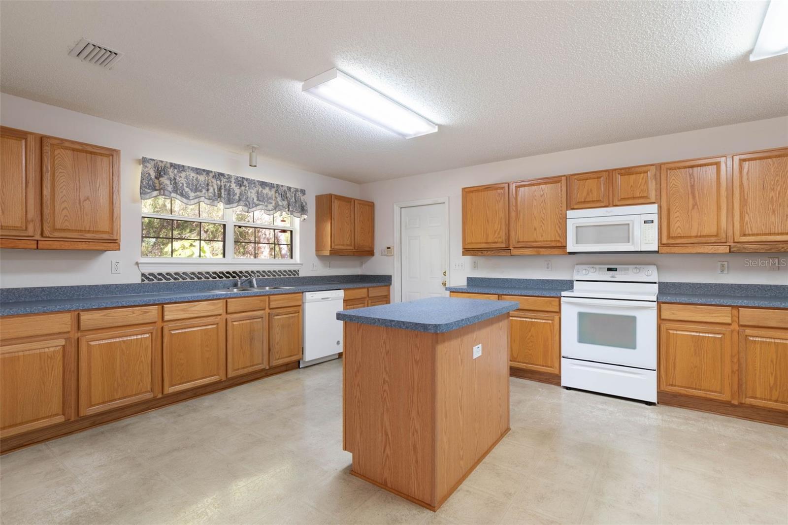 Image 19 of 69 For 151 Boulder Rock Drive