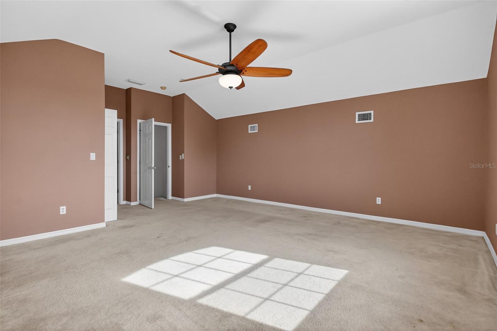 Image 26 of 50 For 18 Lewiston Court