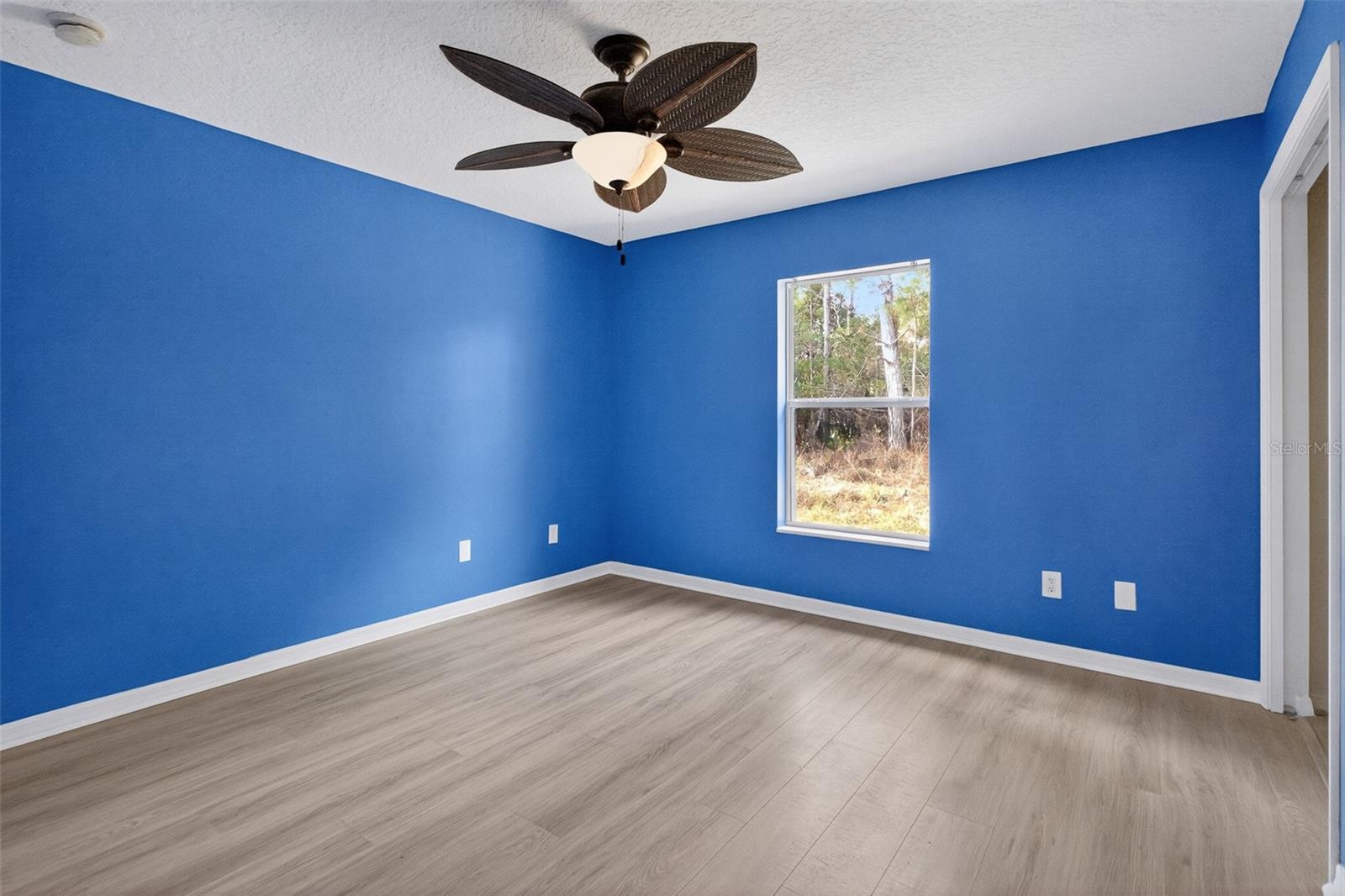 Image 28 of 50 For 18 Lewiston Court