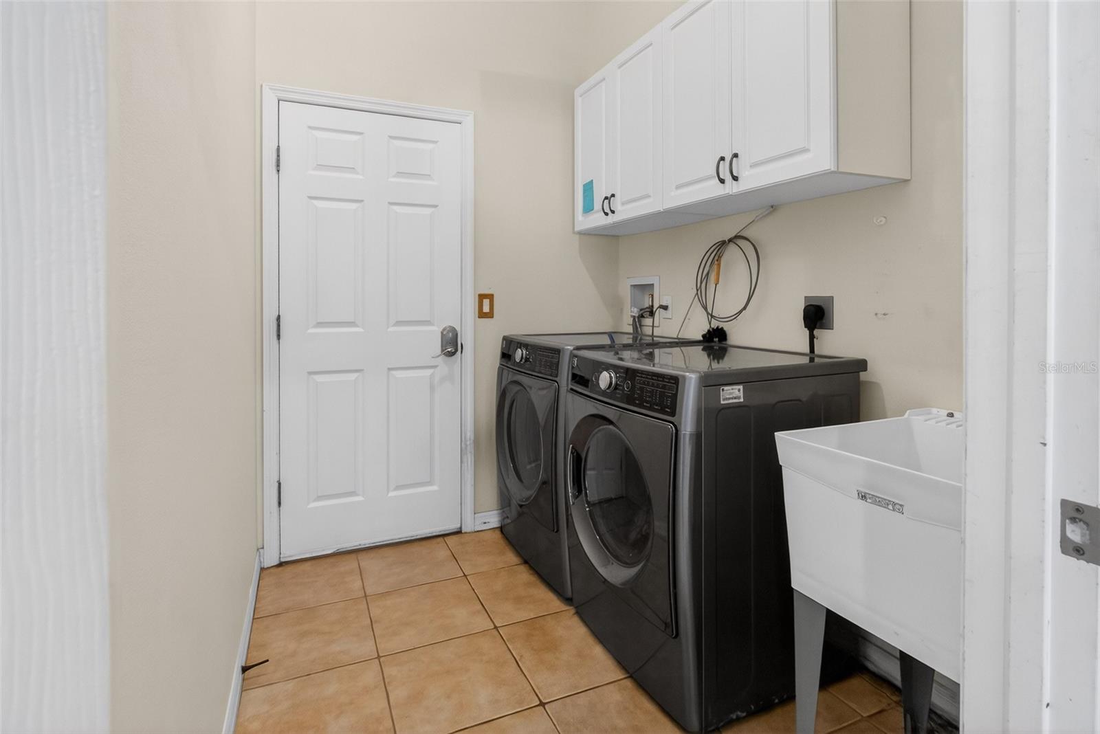 Image 39 of 50 For 18 Lewiston Court