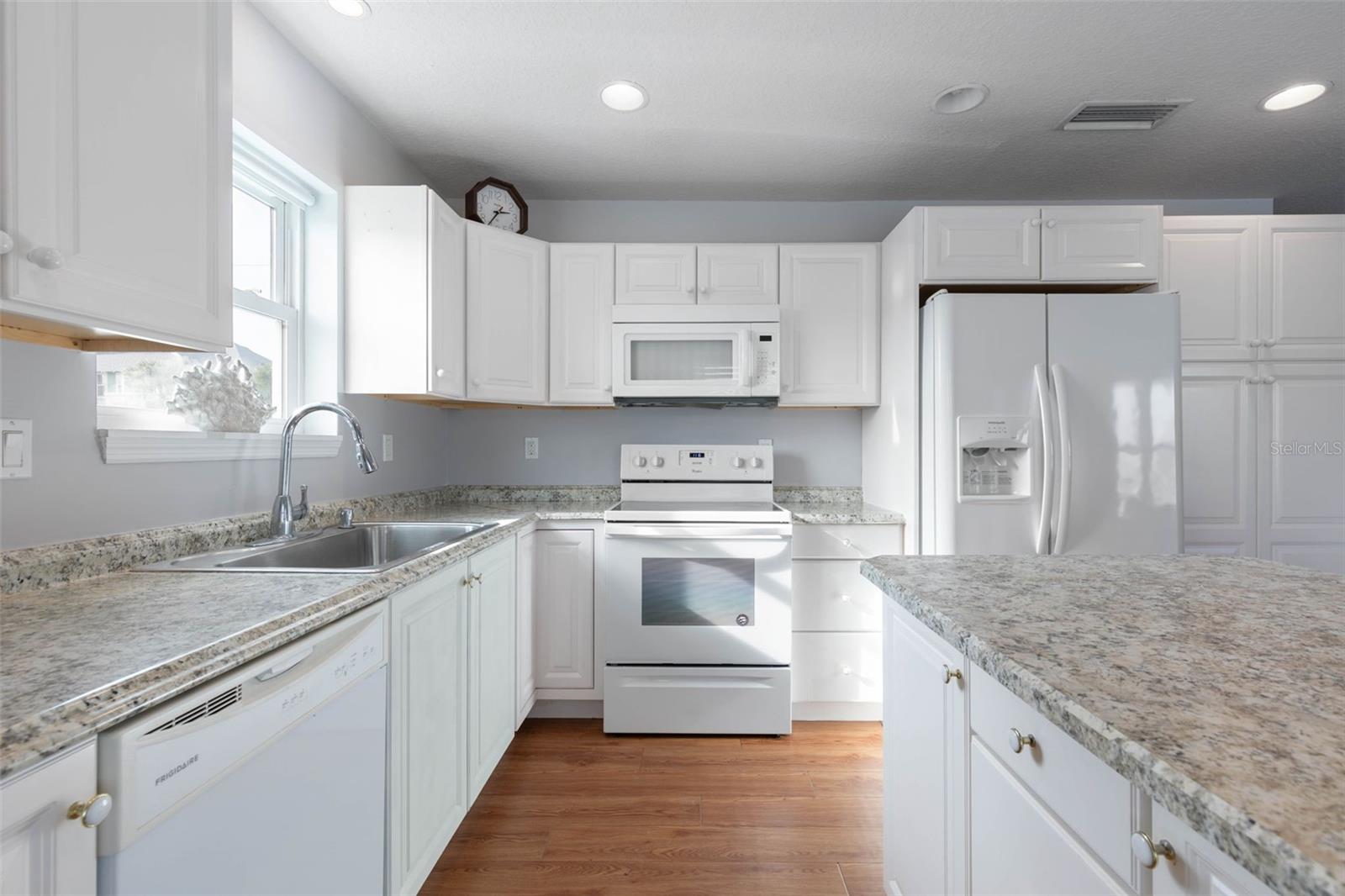 Image 15 of 40 For 601 Central Avenue A