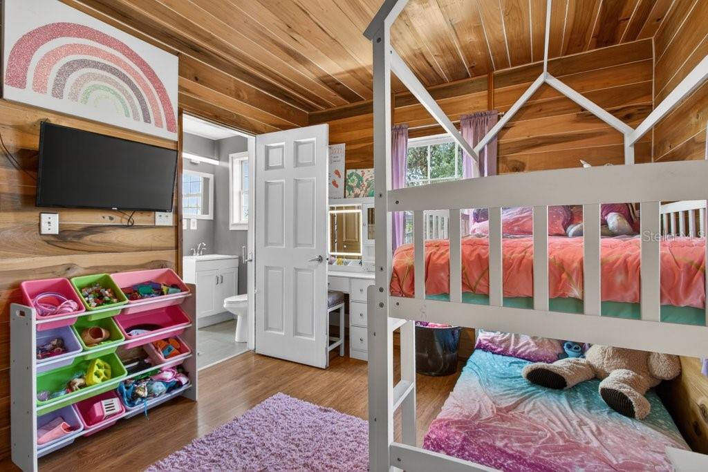 Image 28 of 69 For 16815 95th Avenue