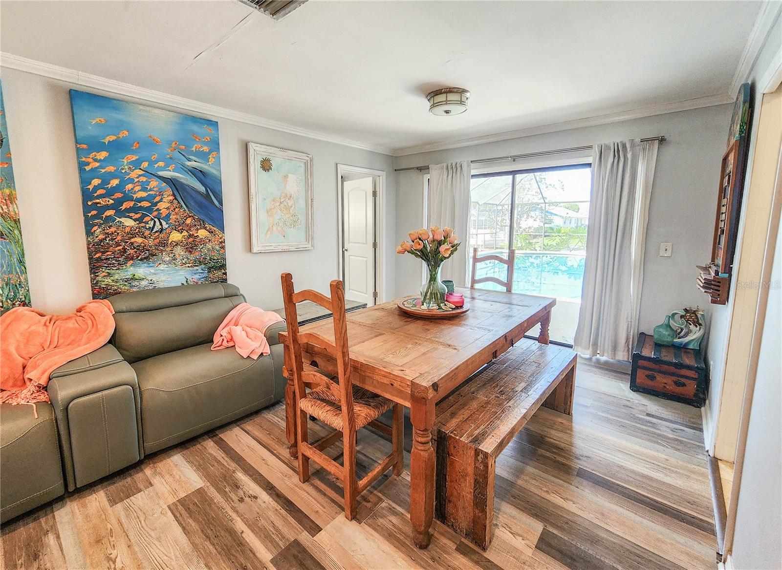 Image 10 of 71 For 24 Claridge Court S