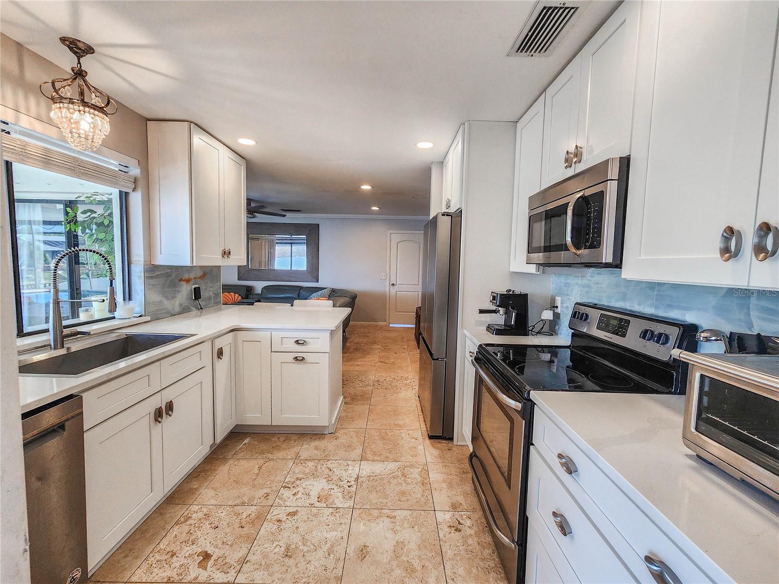 Image 11 of 71 For 24 Claridge Court S