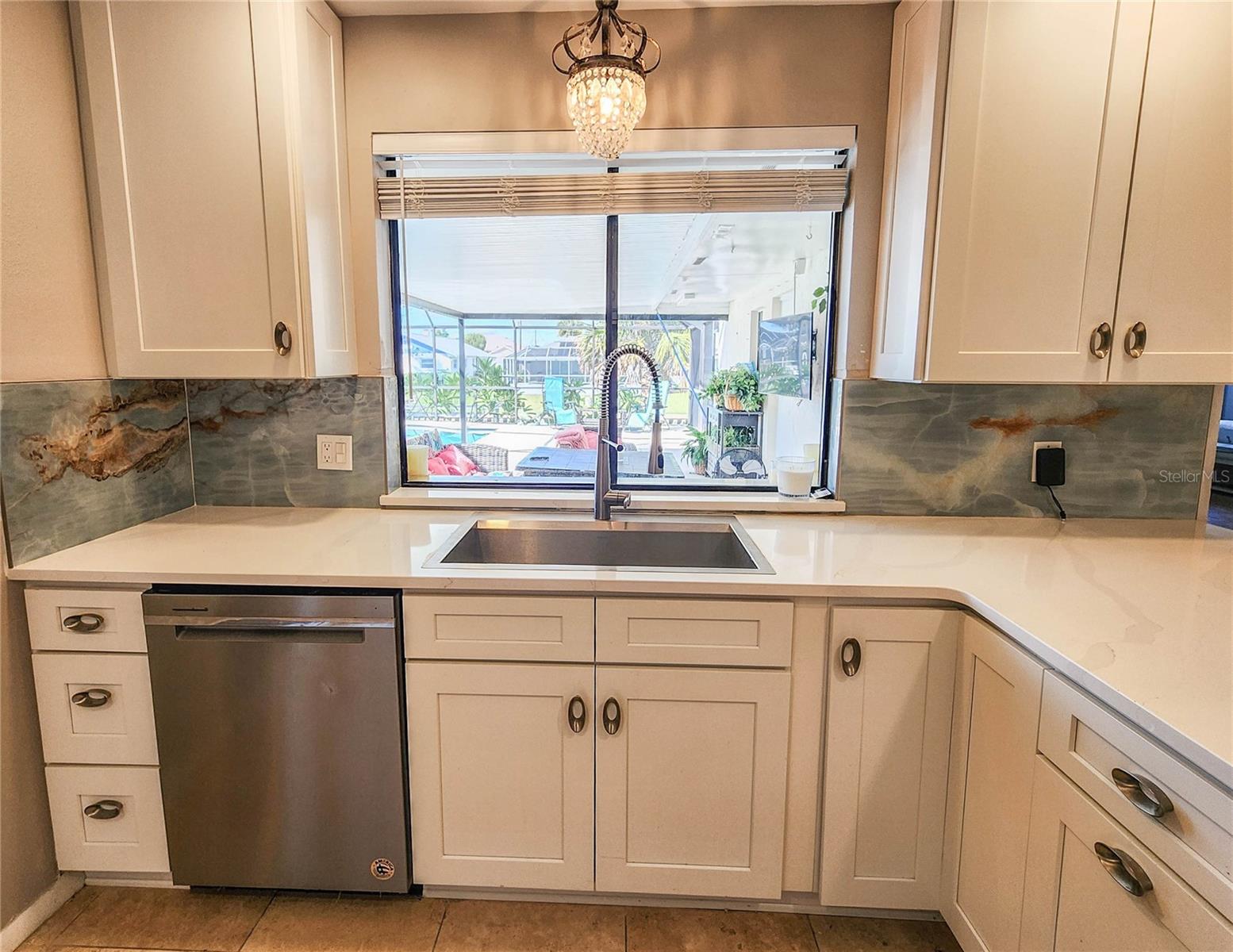 Image 12 of 71 For 24 Claridge Court S