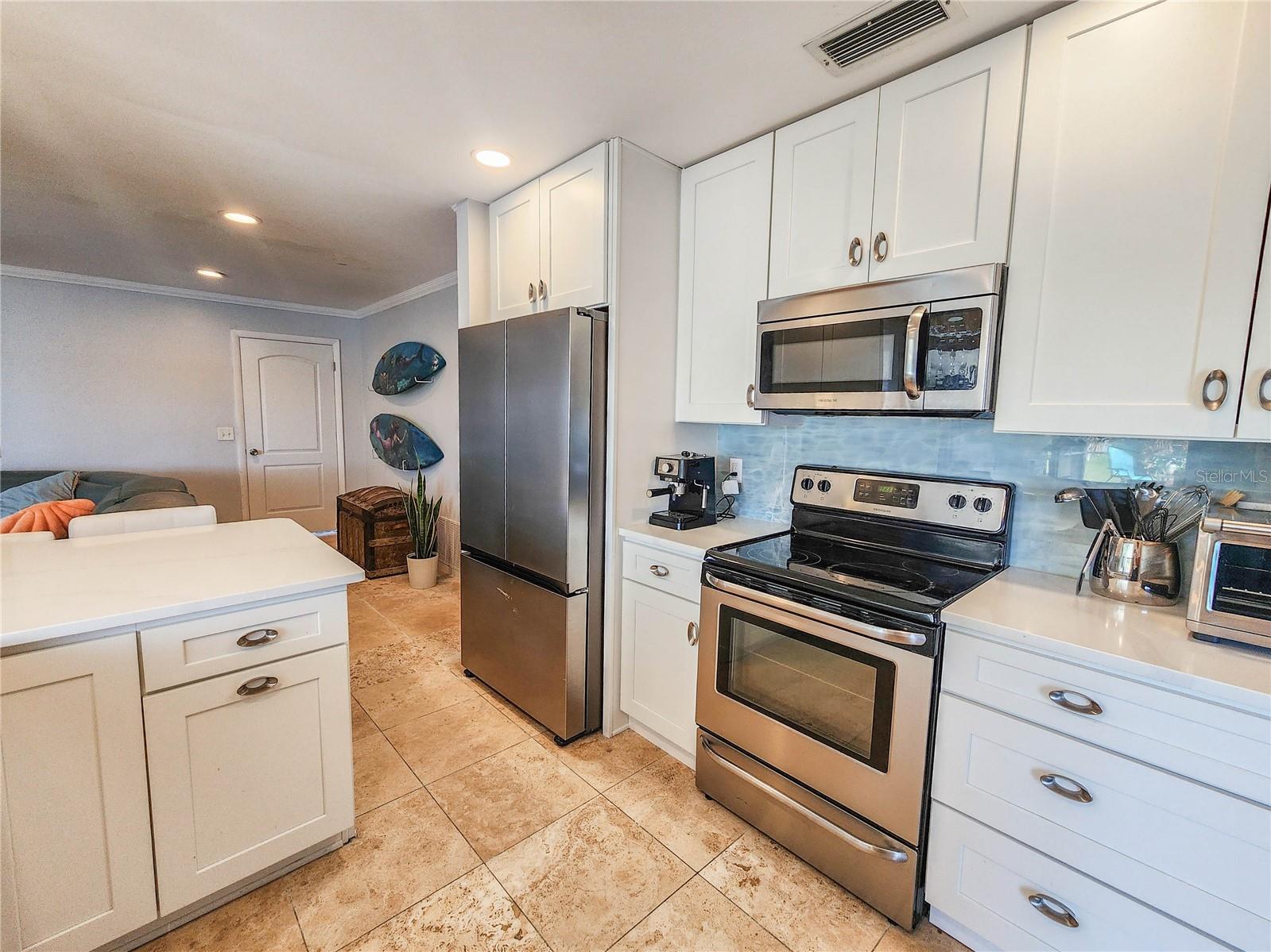 Image 13 of 71 For 24 Claridge Court S