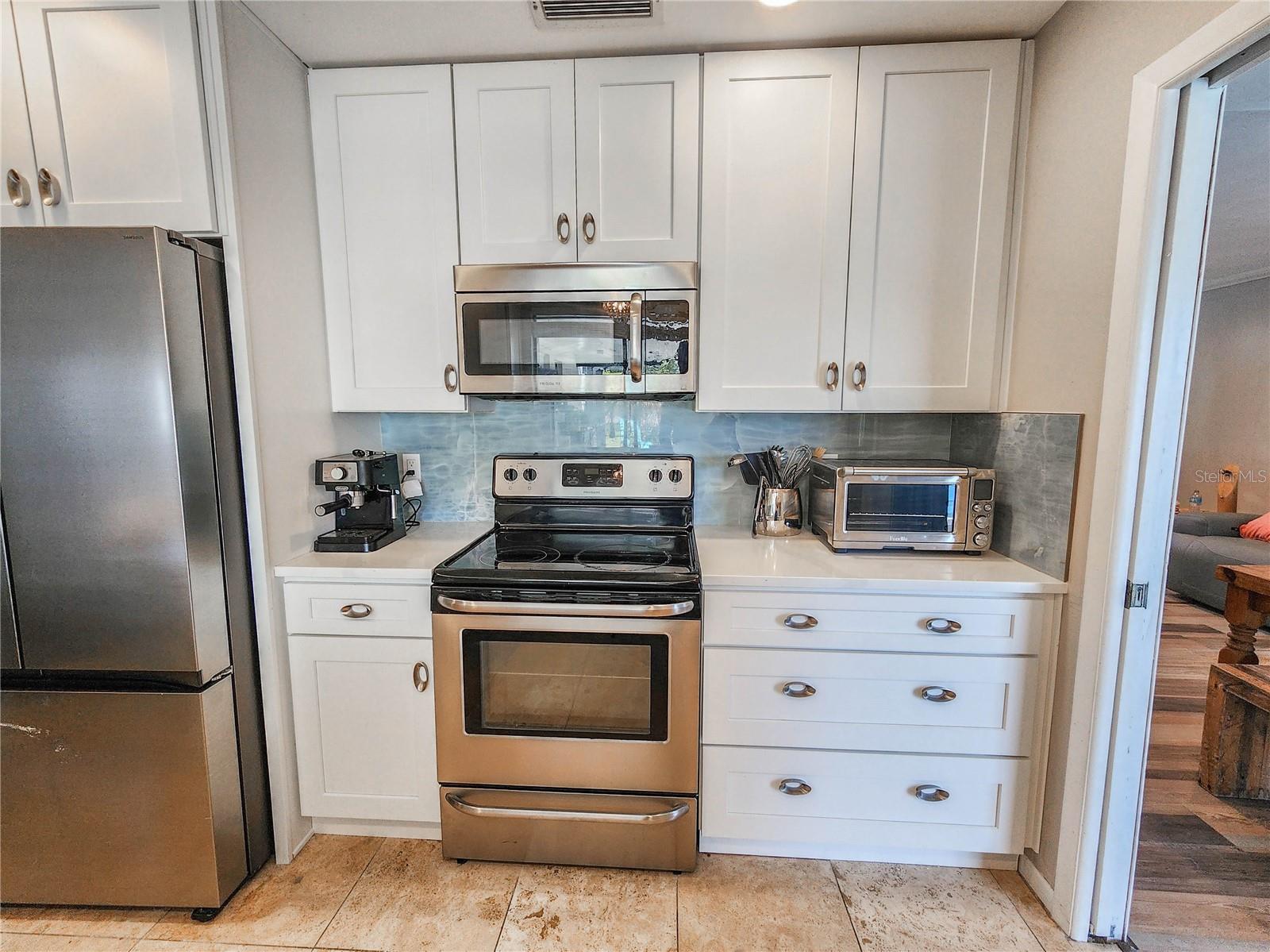 Image 14 of 71 For 24 Claridge Court S