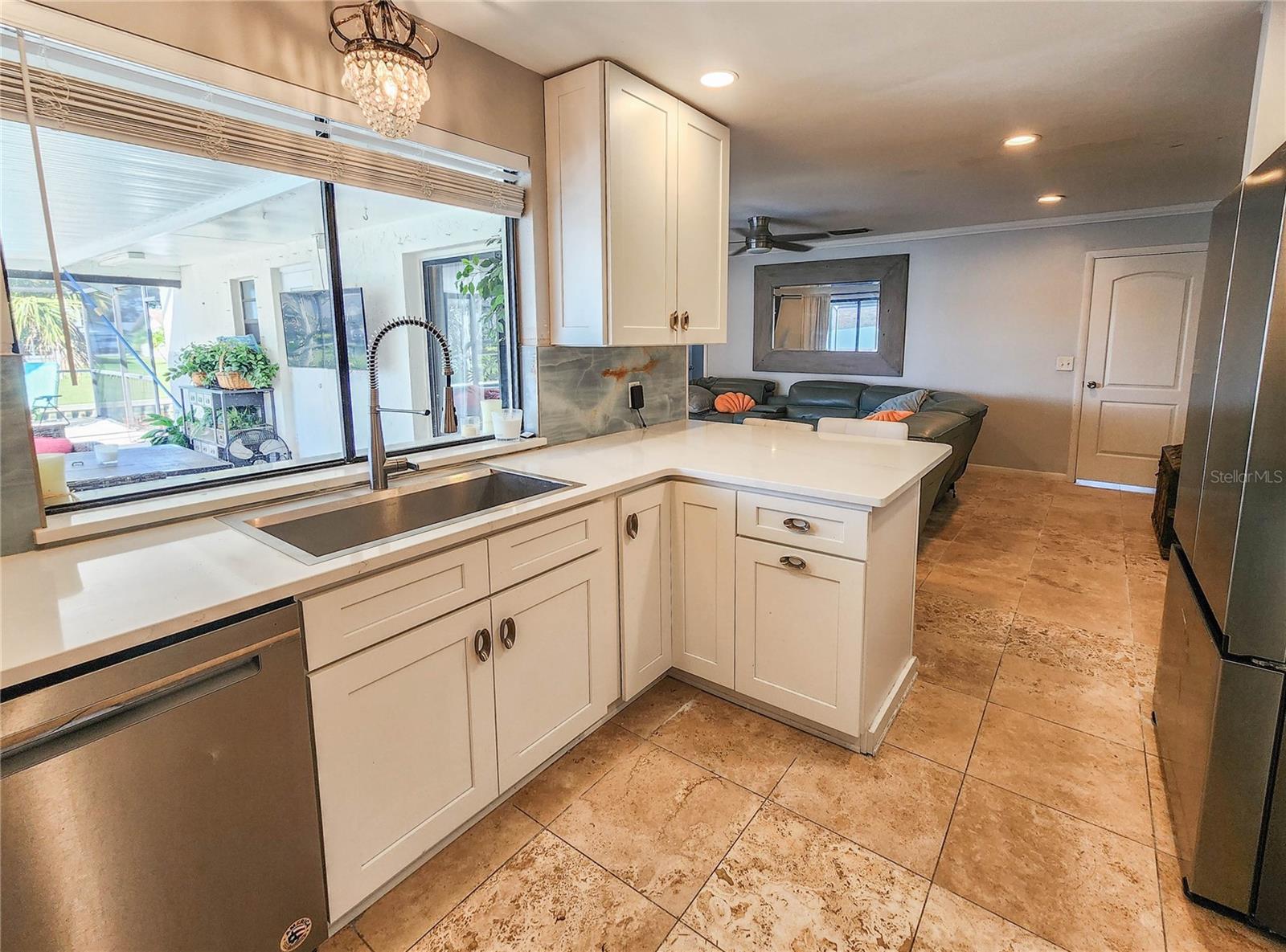 Image 15 of 71 For 24 Claridge Court S