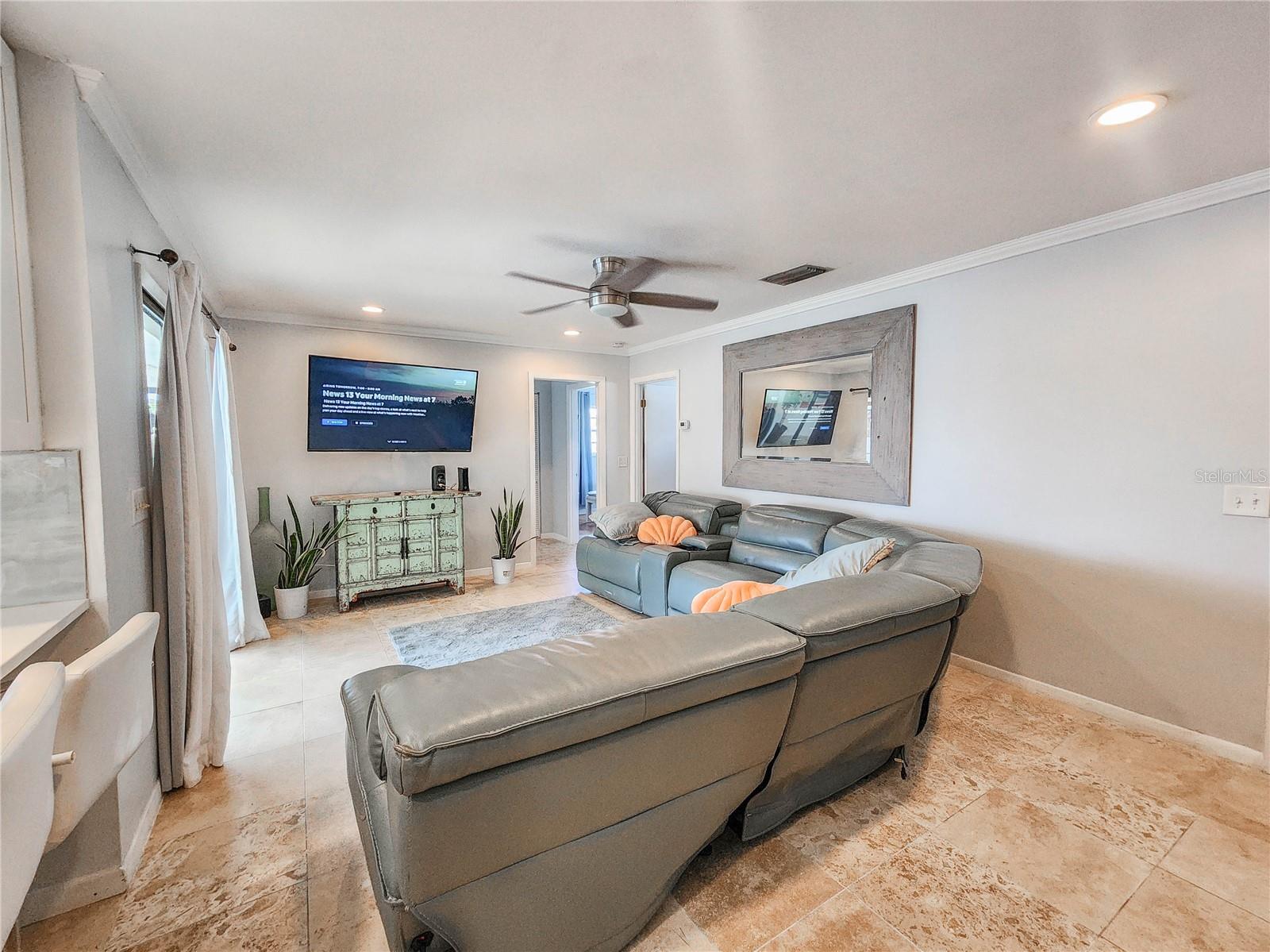 Image 19 of 71 For 24 Claridge Court S