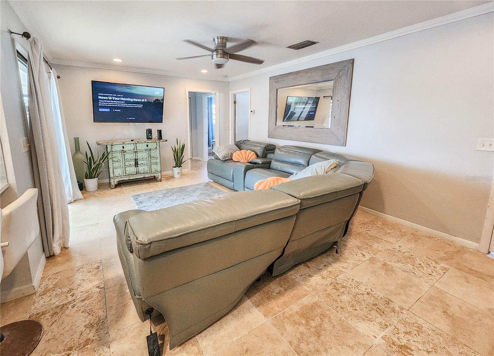 Image 20 of 71 For 24 Claridge Court S