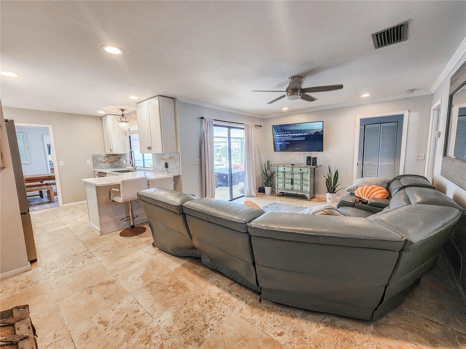 Image 21 of 71 For 24 Claridge Court S