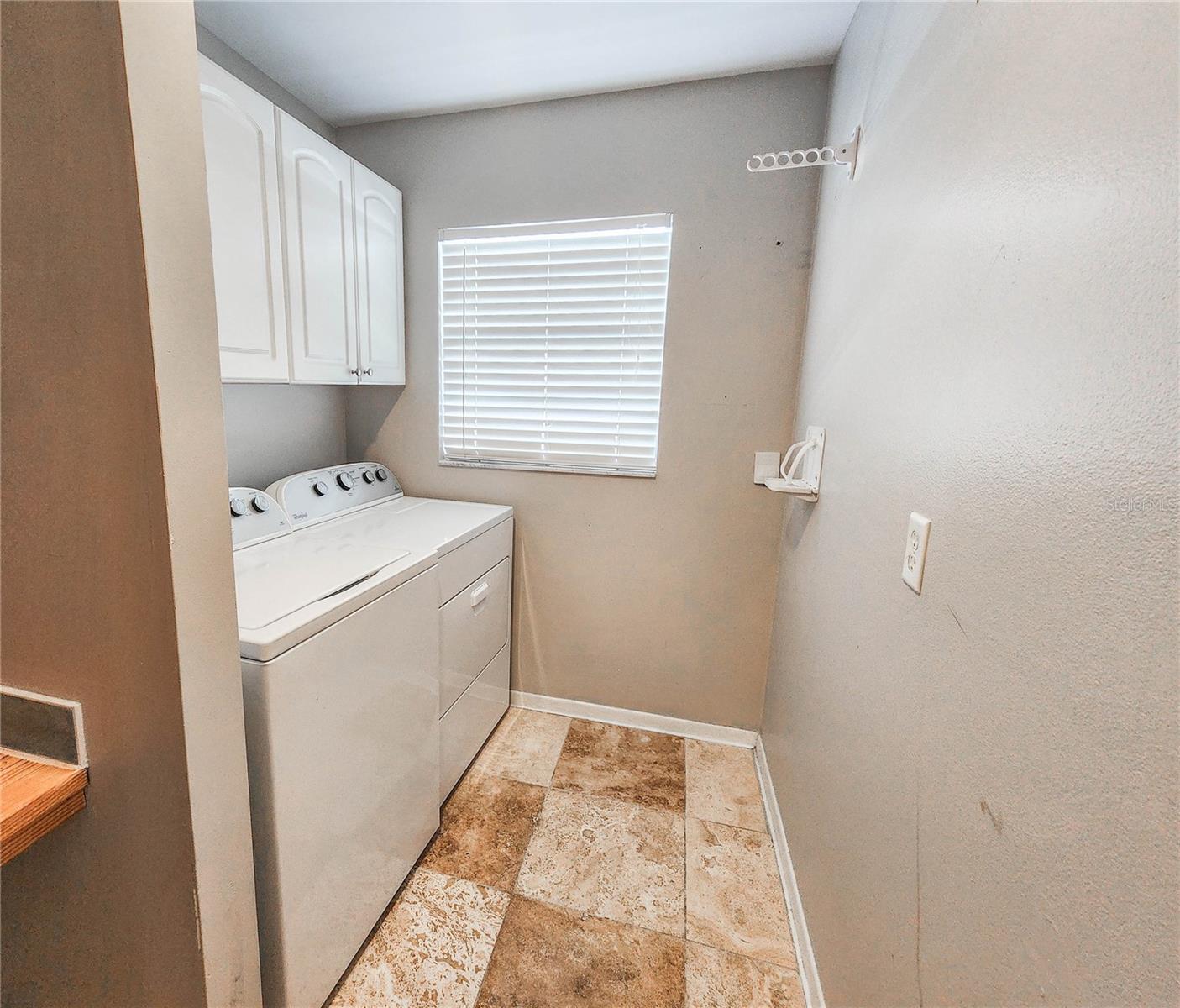 Image 23 of 71 For 24 Claridge Court S