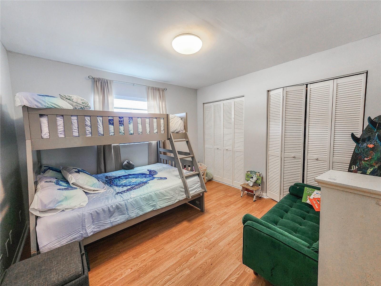 Image 27 of 71 For 24 Claridge Court S