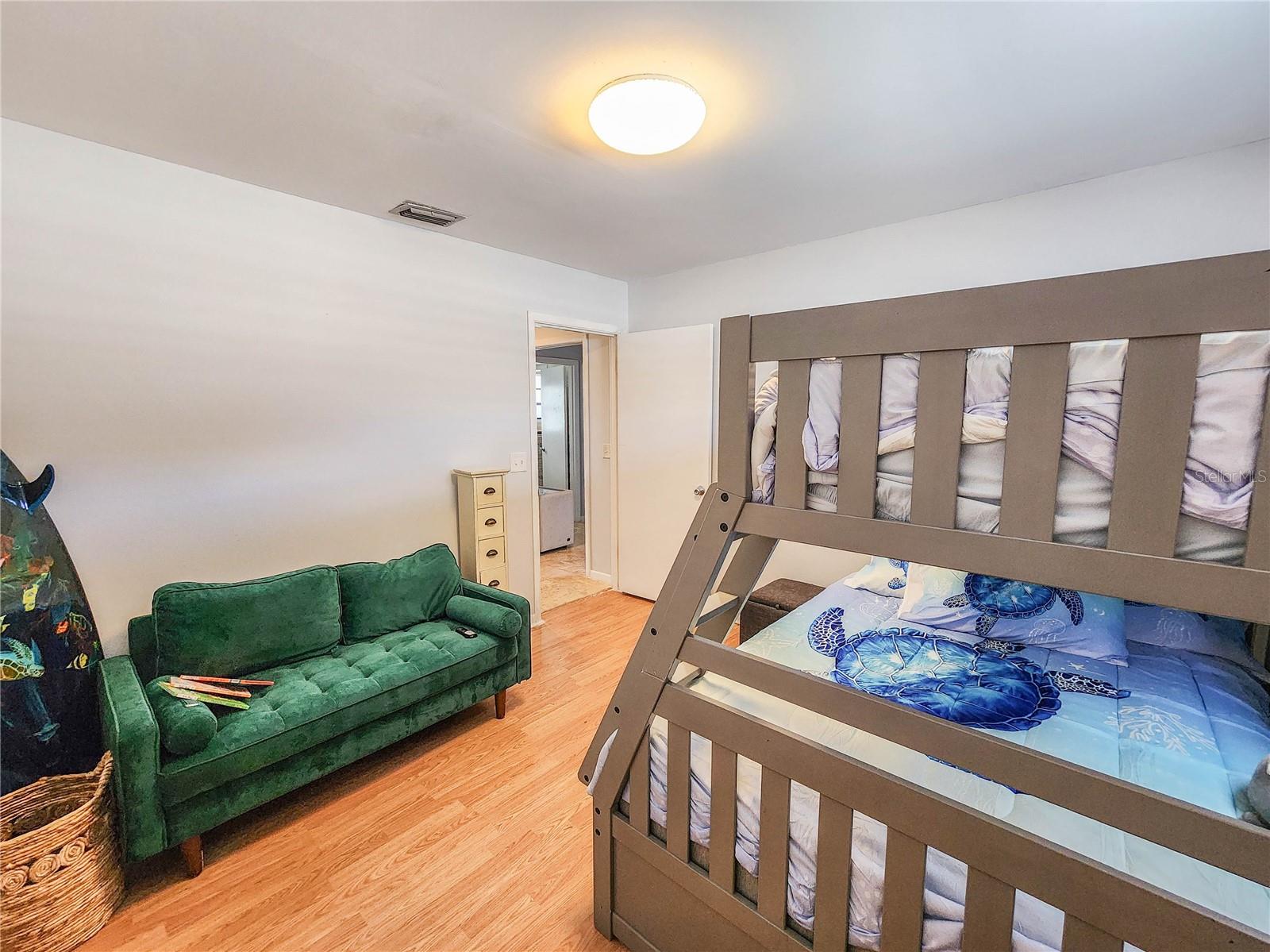 Image 28 of 71 For 24 Claridge Court S