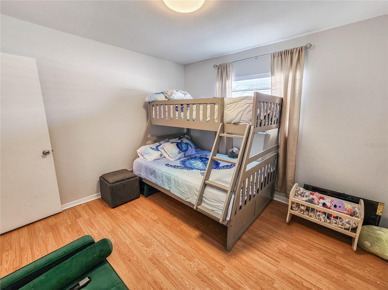 Image 29 of 71 For 24 Claridge Court S