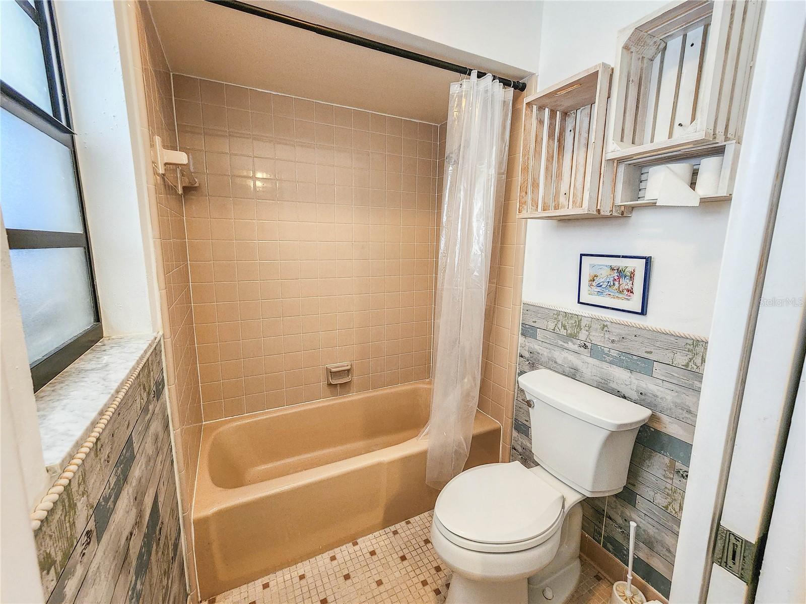 Image 36 of 71 For 24 Claridge Court S