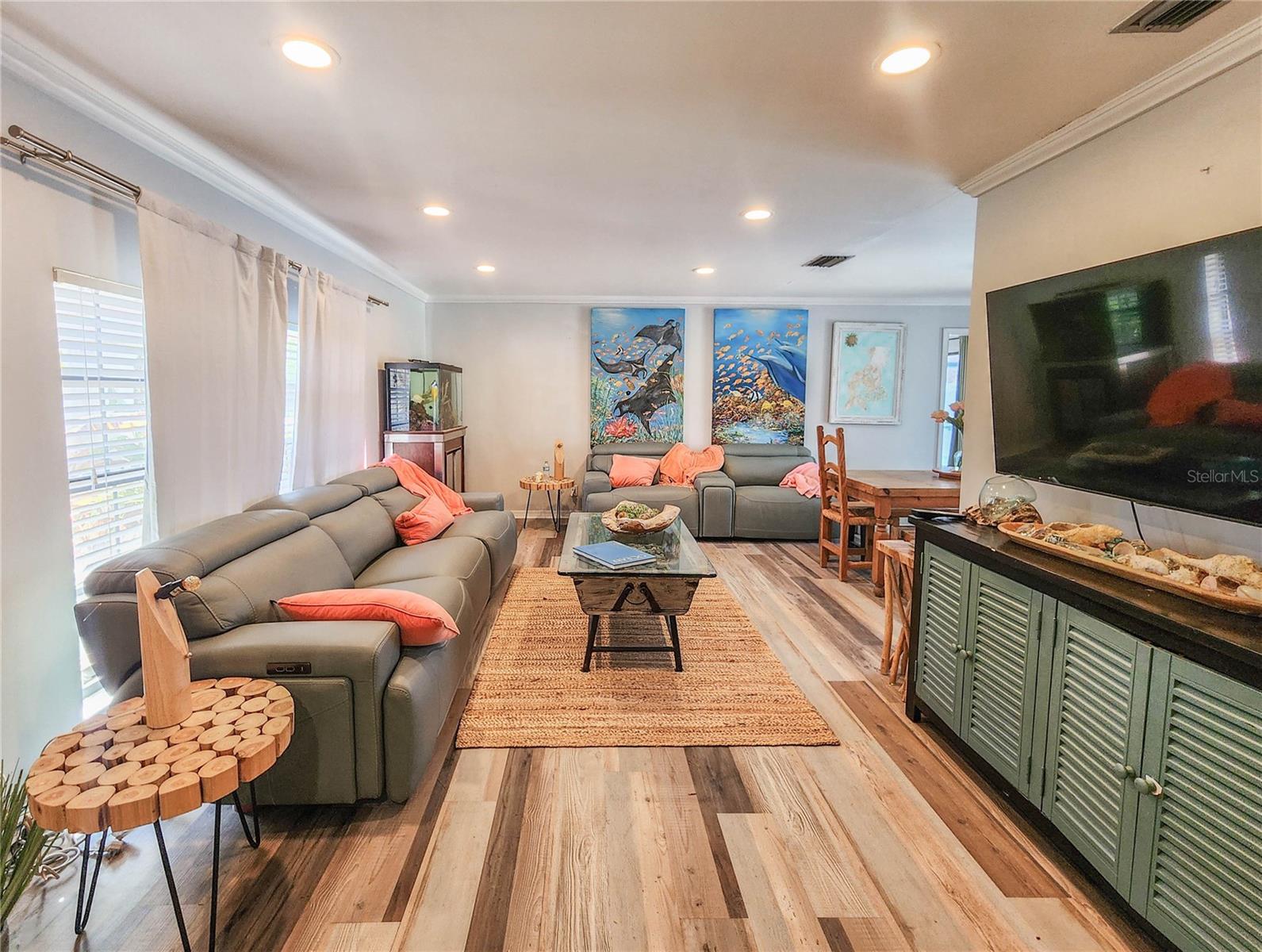 Image 4 of 71 For 24 Claridge Court S