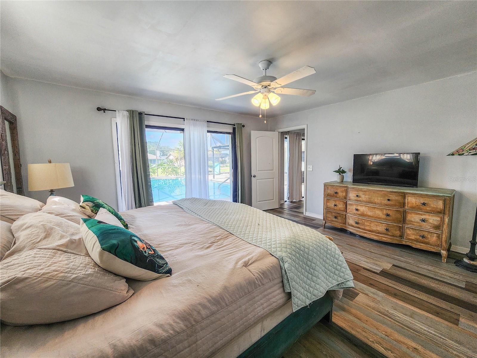 Image 40 of 71 For 24 Claridge Court S