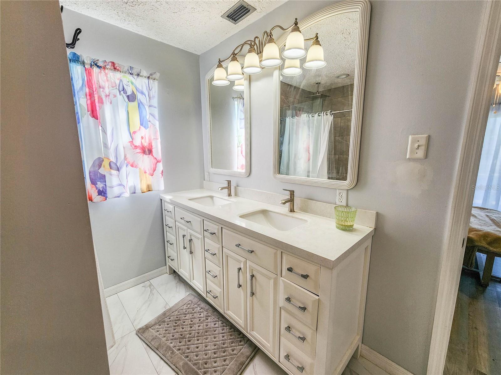 Image 42 of 71 For 24 Claridge Court S