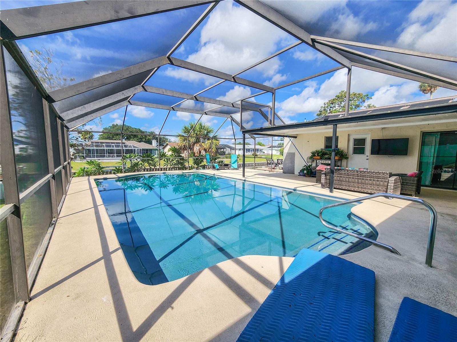 Image 46 of 71 For 24 Claridge Court S