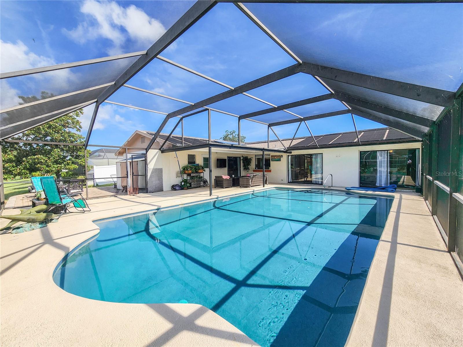 Image 47 of 71 For 24 Claridge Court S