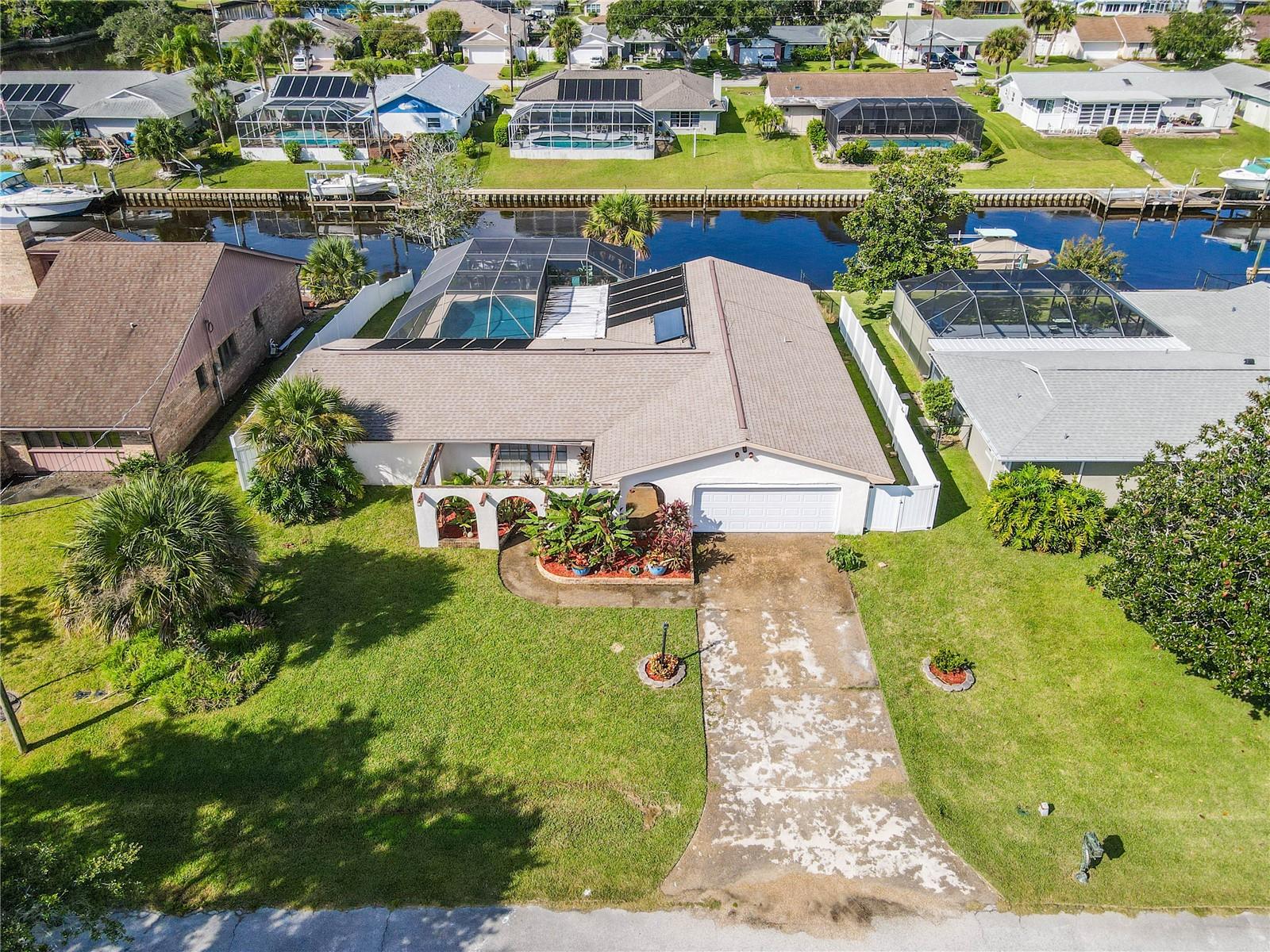 Image 49 of 71 For 24 Claridge Court S