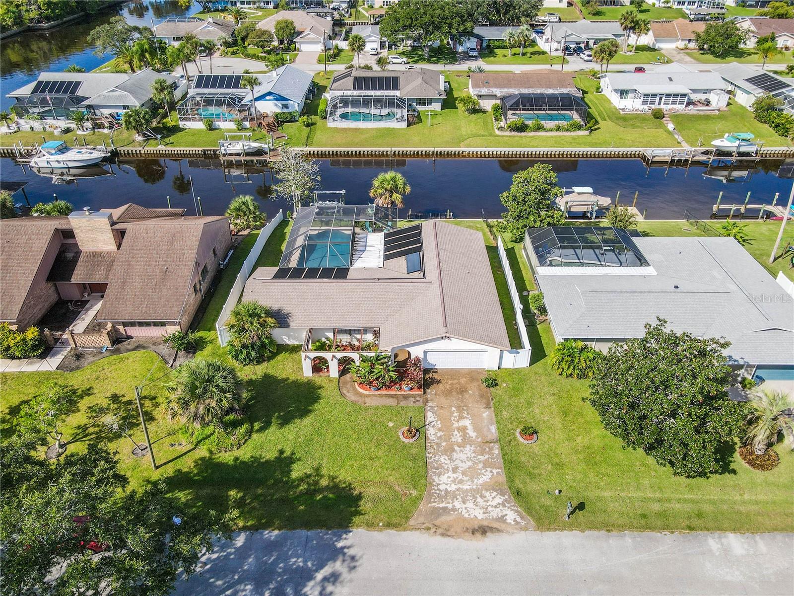 Image 50 of 71 For 24 Claridge Court S