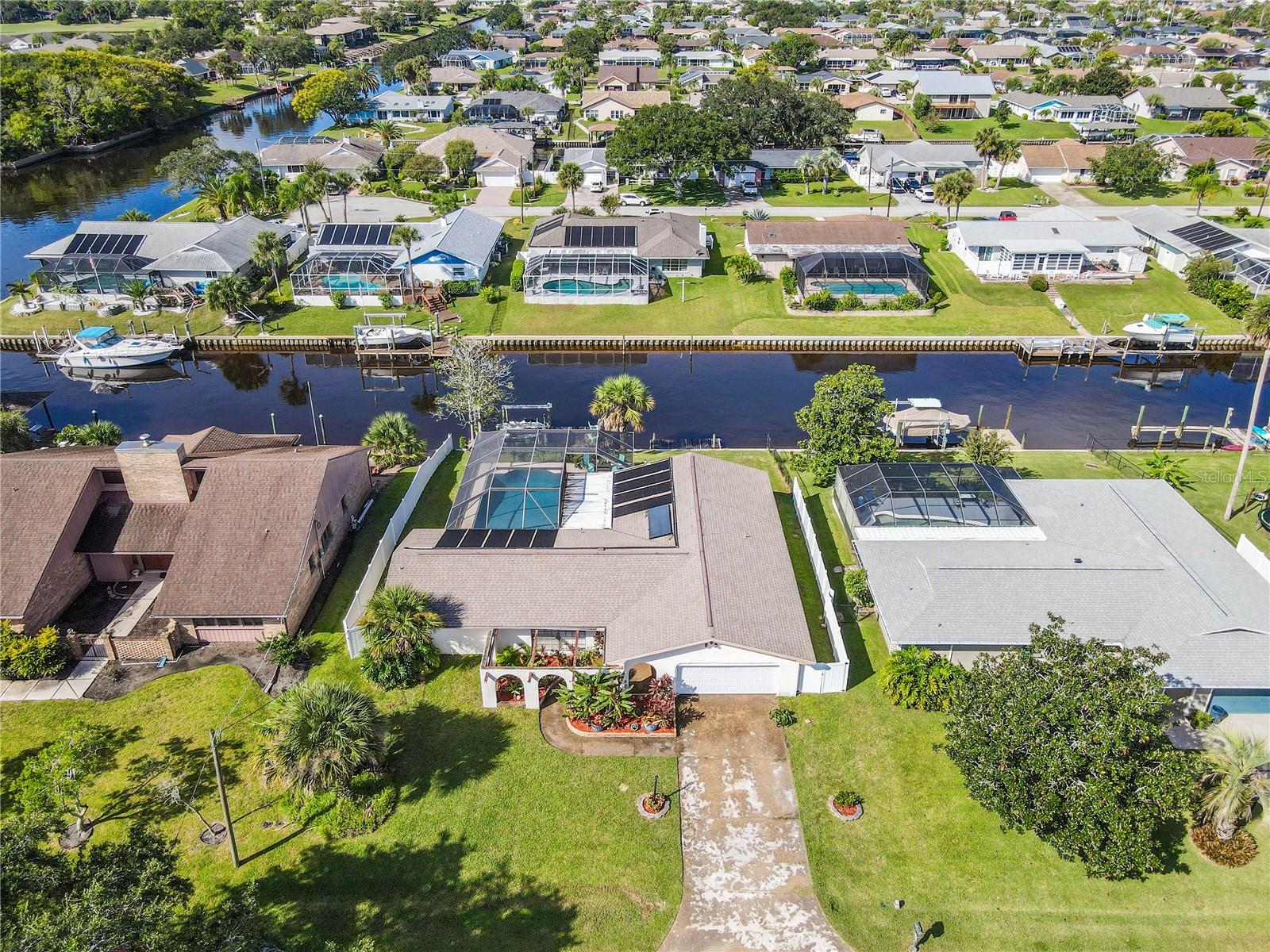 Image 51 of 71 For 24 Claridge Court S