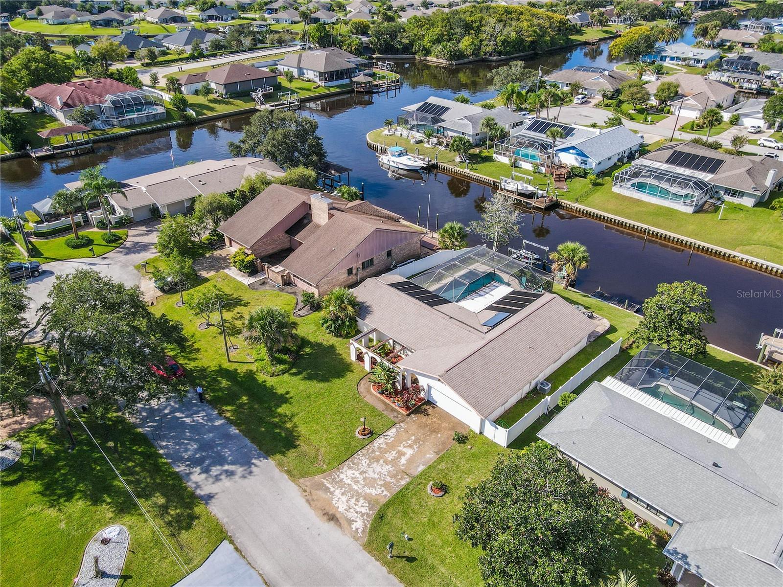 Image 53 of 71 For 24 Claridge Court S