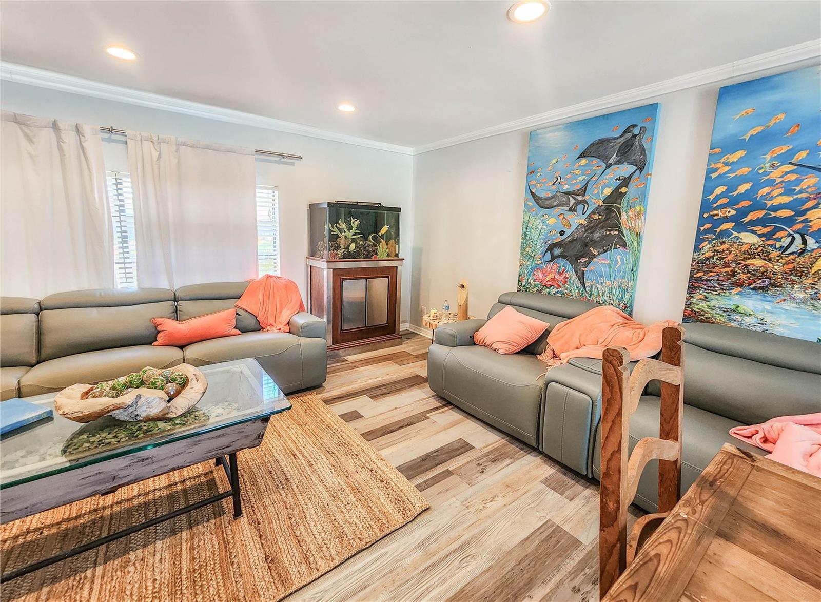 Image 6 of 71 For 24 Claridge Court S