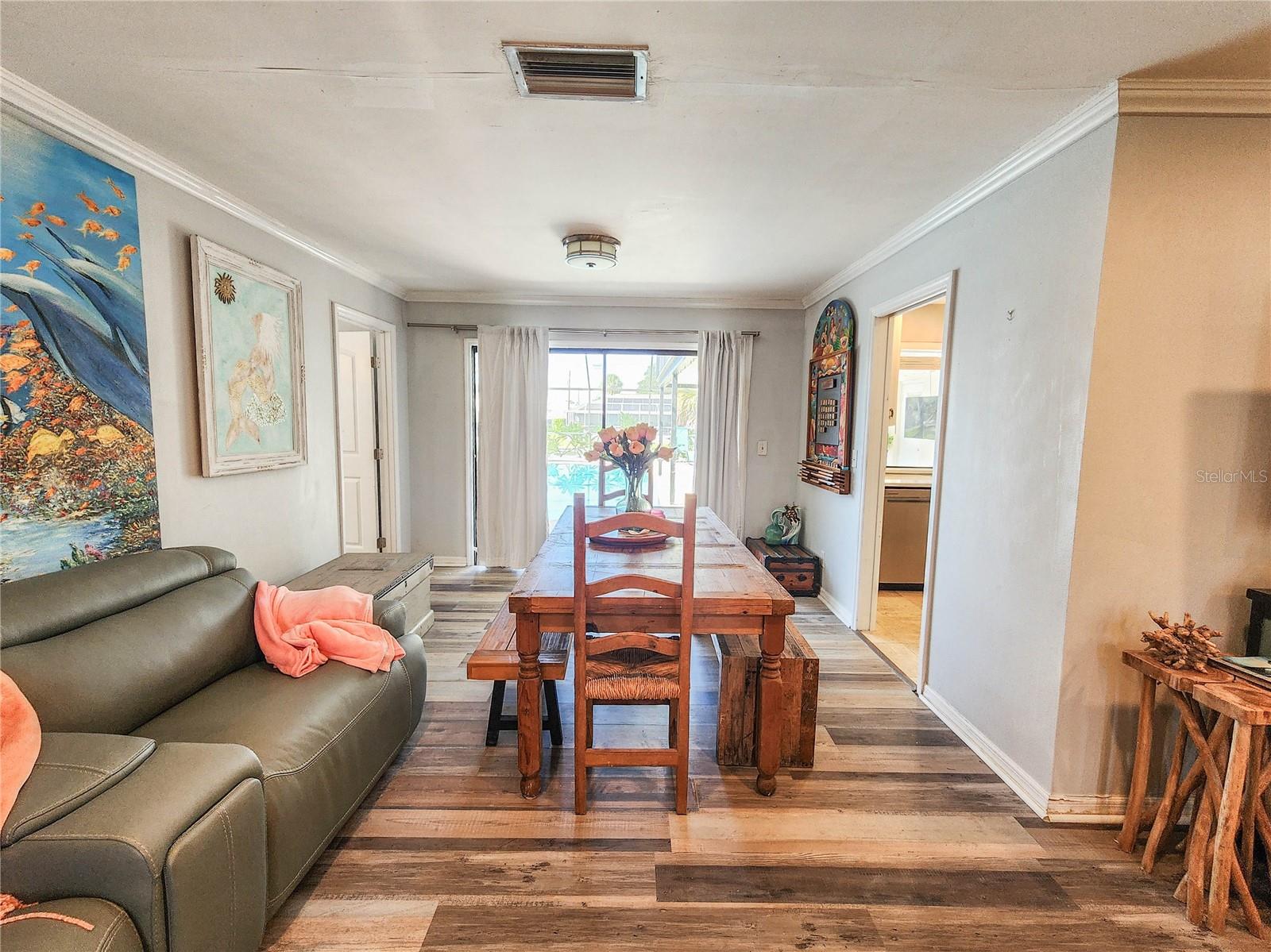 Image 9 of 71 For 24 Claridge Court S