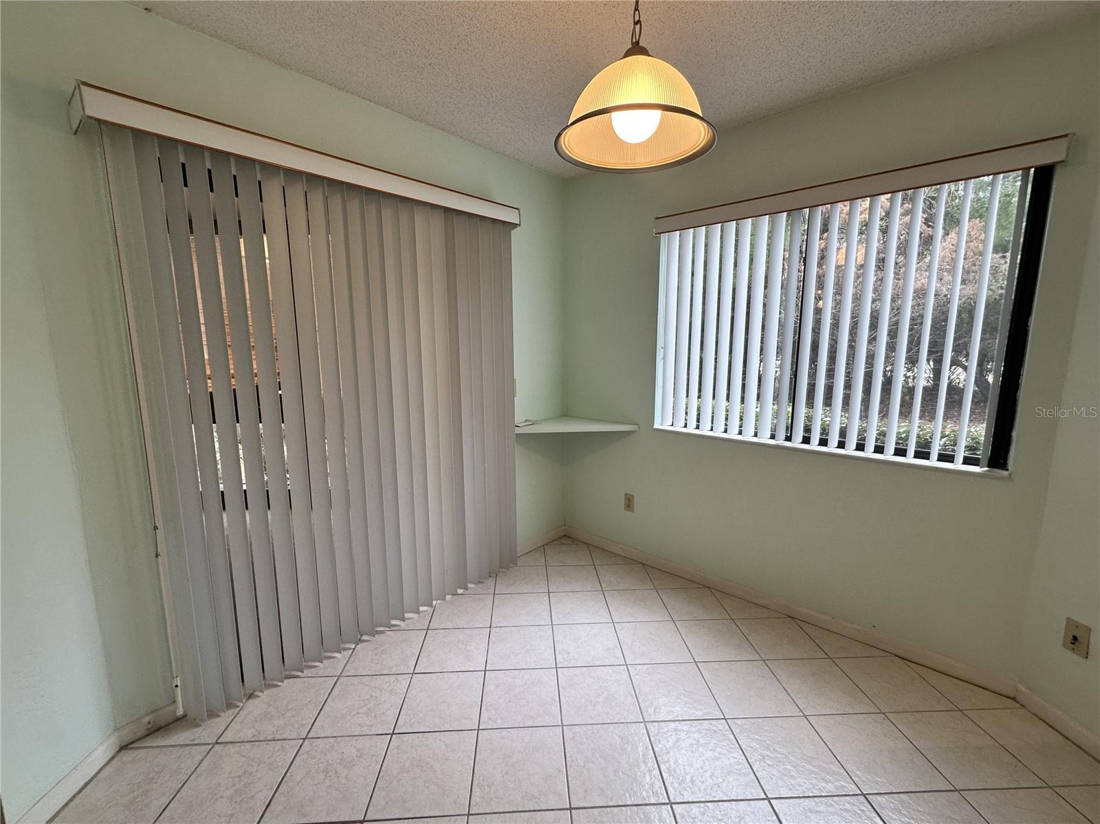 Image 11 of 28 For 13 Surrey Court 13