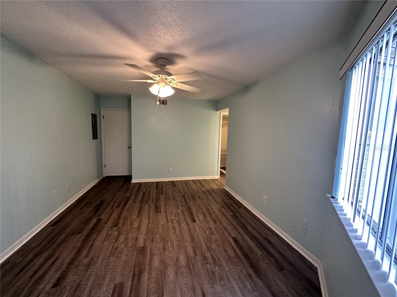 Image 13 of 28 For 13 Surrey Court 13